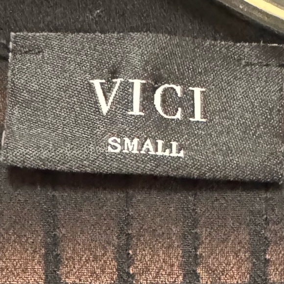VICI black collared button up top Small - Picture 2 of 4